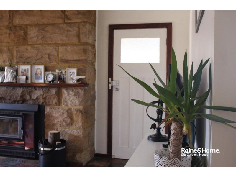 32 McIntosh Street, Shoalhaven Heads NSW 2535