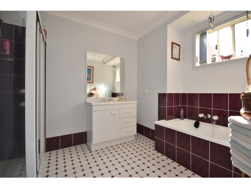 28 Bellabimbi Way, Basin View NSW 2540