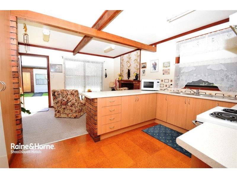 33 Amundsen Avenue, Shoalhaven Heads NSW 2535