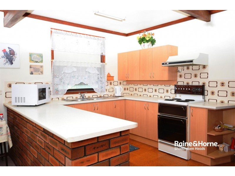 33 Amundsen Avenue, Shoalhaven Heads NSW 2535