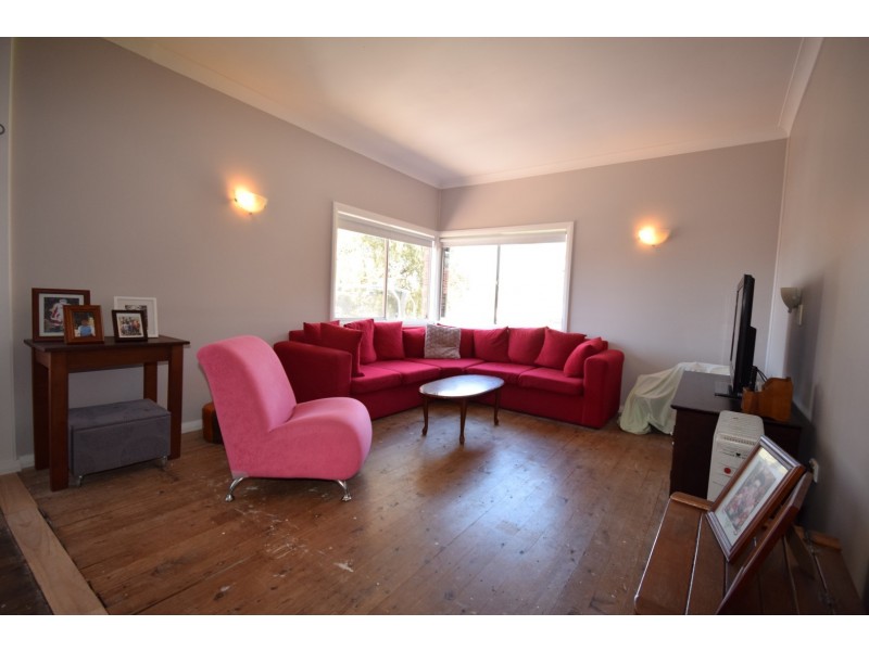 22 Cambewarra Road, Bomaderry NSW 2541