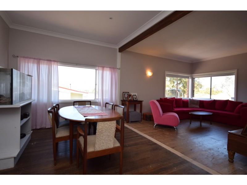 22 Cambewarra Road, Bomaderry NSW 2541