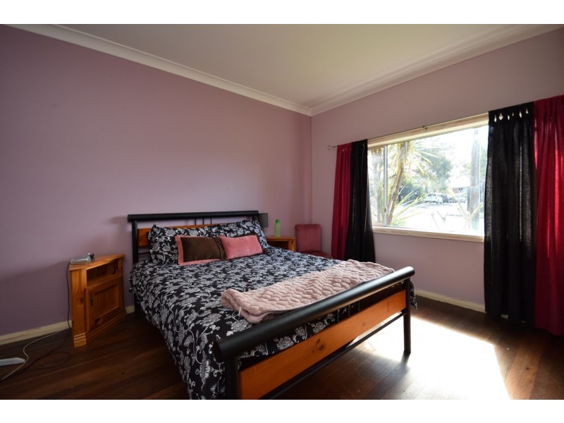 22 Cambewarra Road, Bomaderry NSW 2541