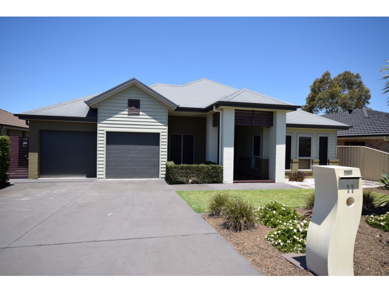 11 Lacebark Grove, Worrigee NSW 2540