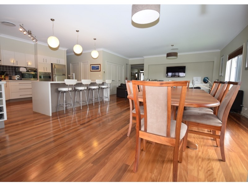 11 Lacebark Grove, Worrigee NSW 2540