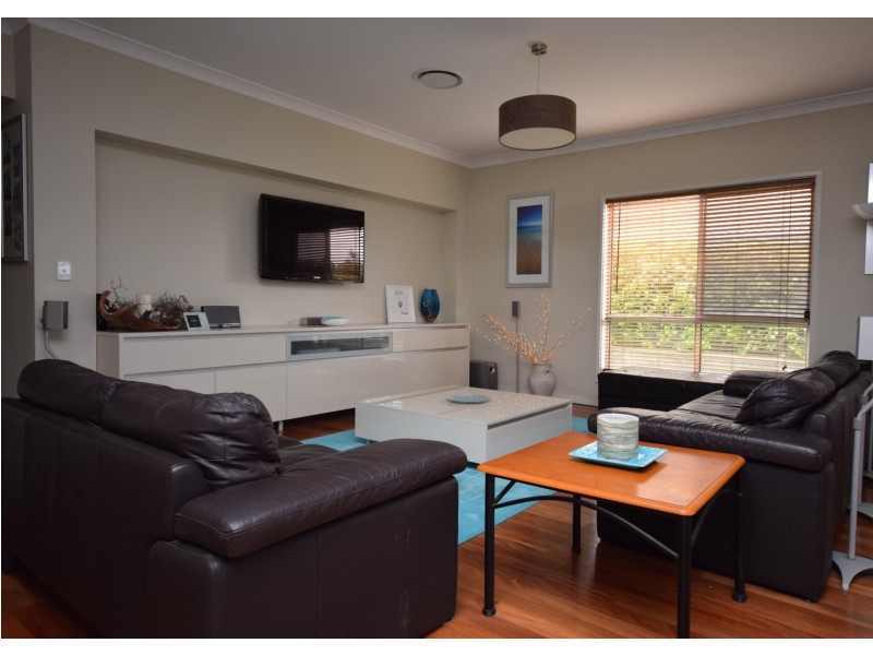 11 Lacebark Grove, Worrigee NSW 2540