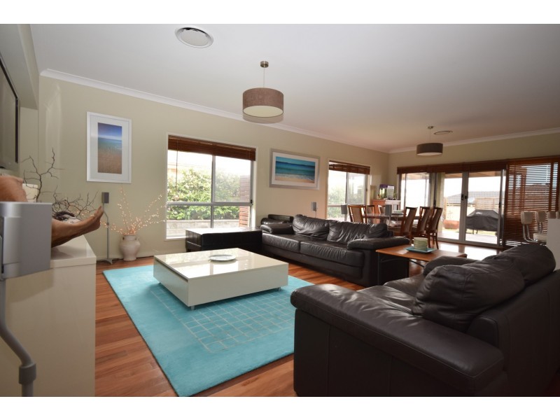 11 Lacebark Grove, Worrigee NSW 2540