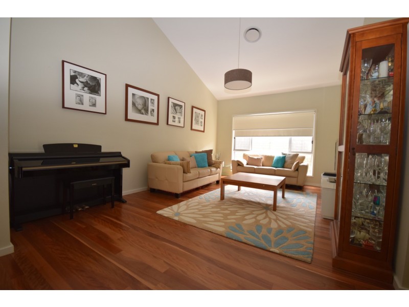 11 Lacebark Grove, Worrigee NSW 2540