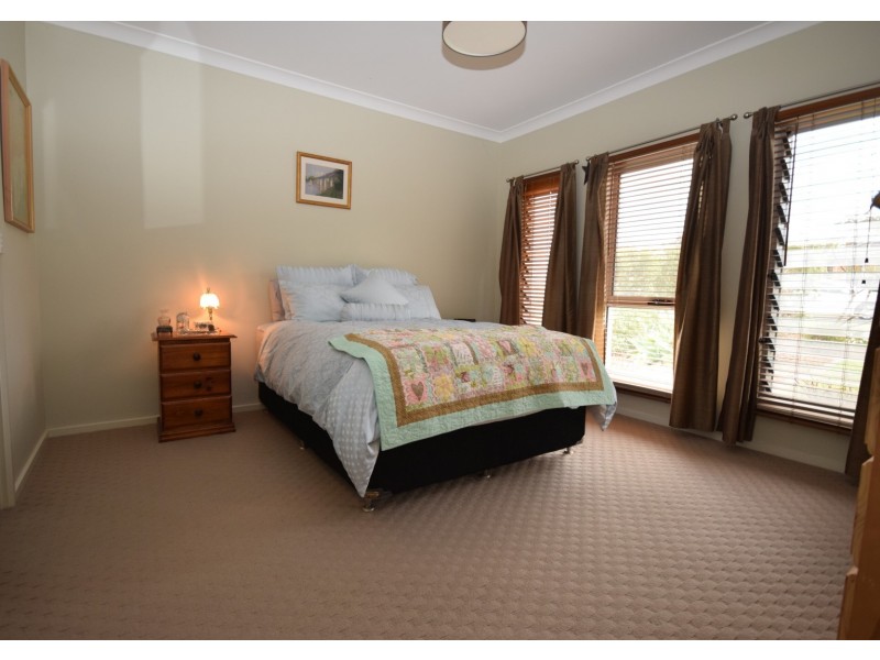 11 Lacebark Grove, Worrigee NSW 2540