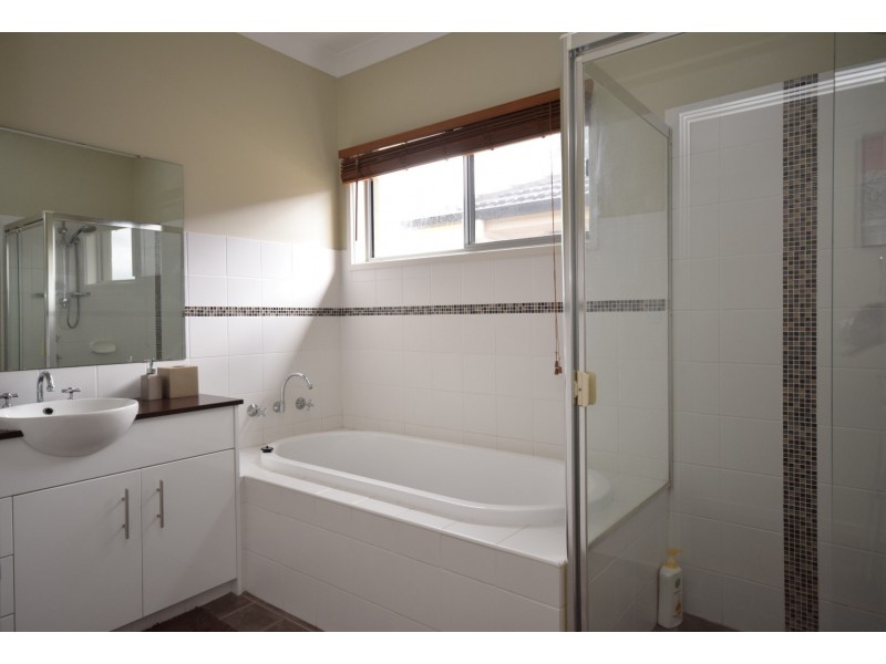 11 Lacebark Grove, Worrigee NSW 2540