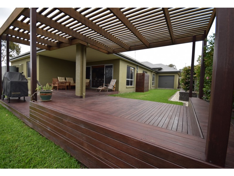 11 Lacebark Grove, Worrigee NSW 2540