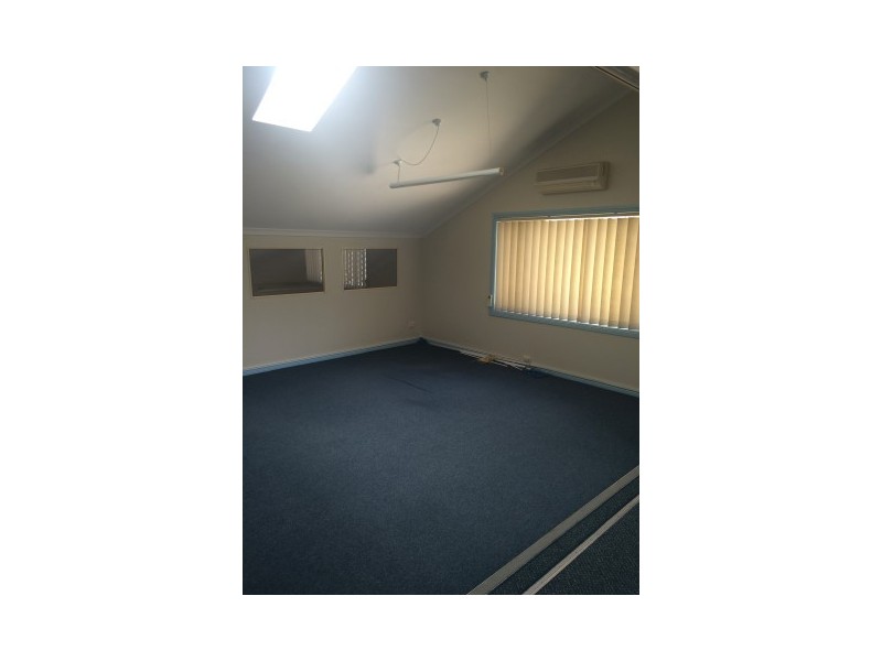 Office / 390 Princes Highway, Bomaderry NSW 2541