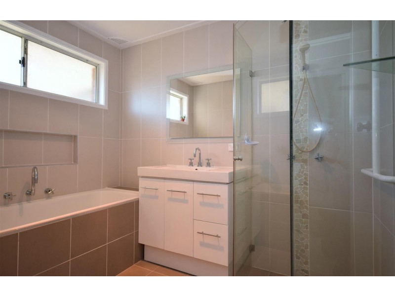 2 Tarraba Crescent, Nowra NSW 2541