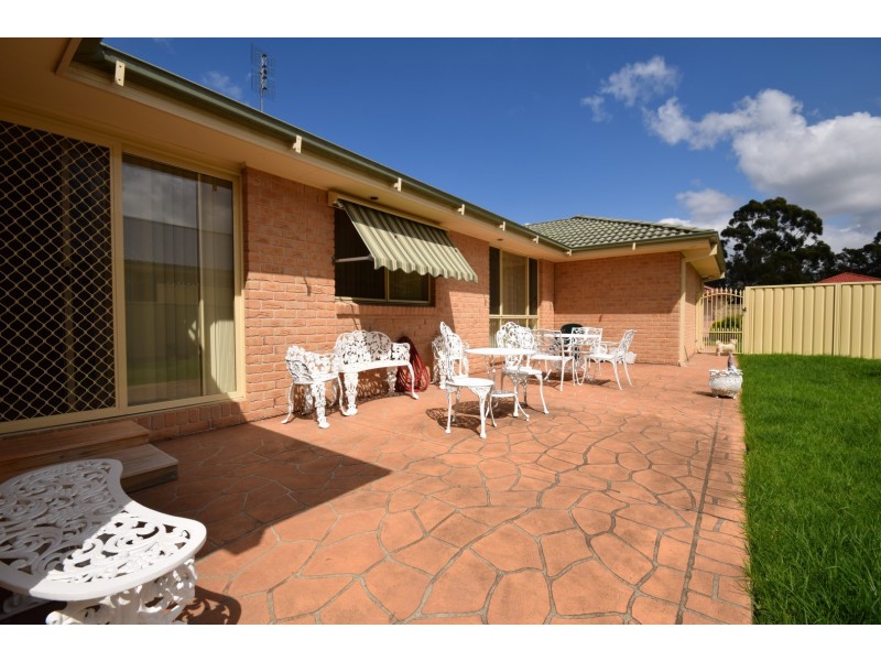 17 Kardella Avenue, Nowra NSW 2541
