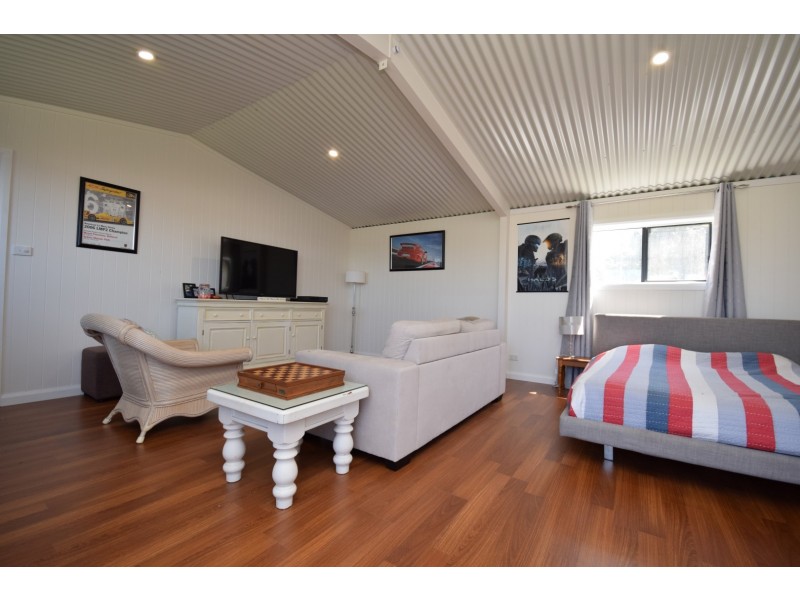 25 South Street, Greenwell Point NSW 2540