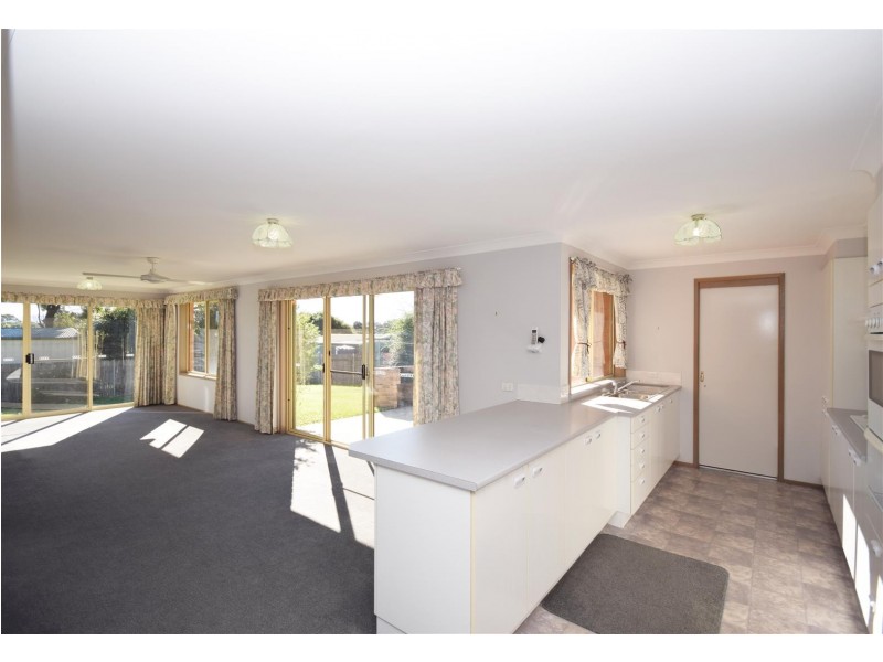 22 Illawarra Circuit, Worrigee NSW 2540