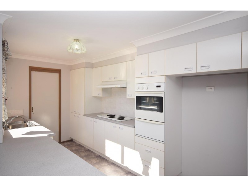 22 Illawarra Circuit, Worrigee NSW 2540