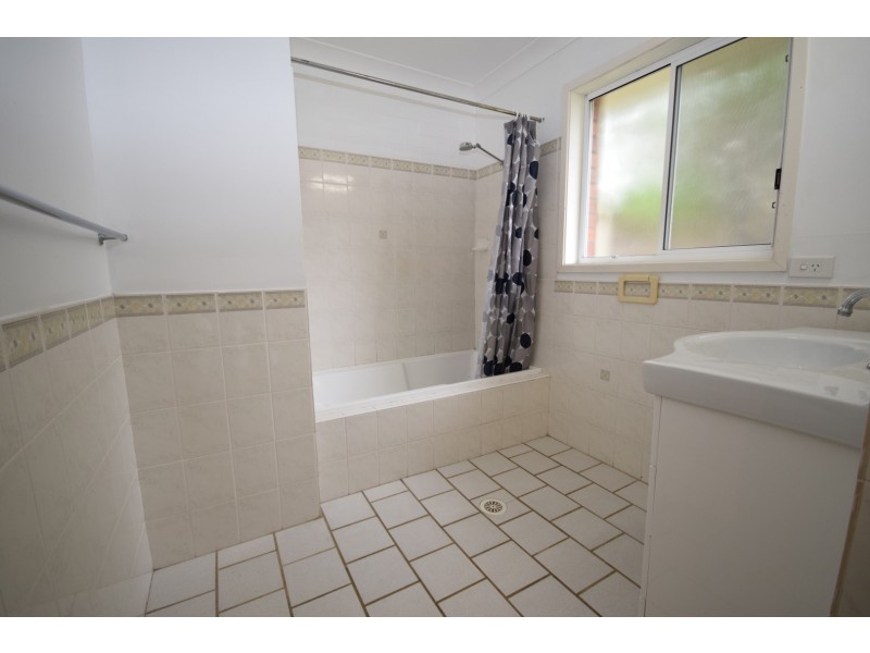 1/28 Numrock Close, Bomaderry NSW 2541