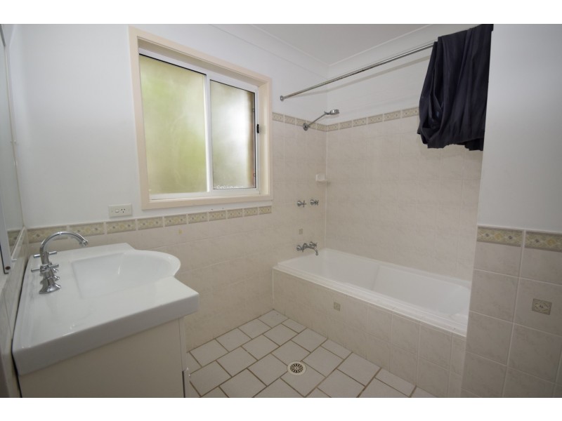 2/28 Numrock Street, Bomaderry NSW 2541