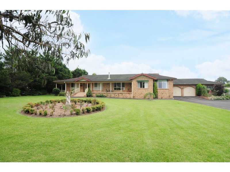 8 Tartarian Crescent, Bomaderry NSW 2541