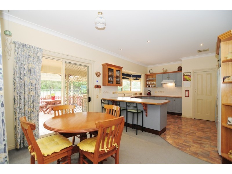 8 Tartarian Crescent, Bomaderry NSW 2541