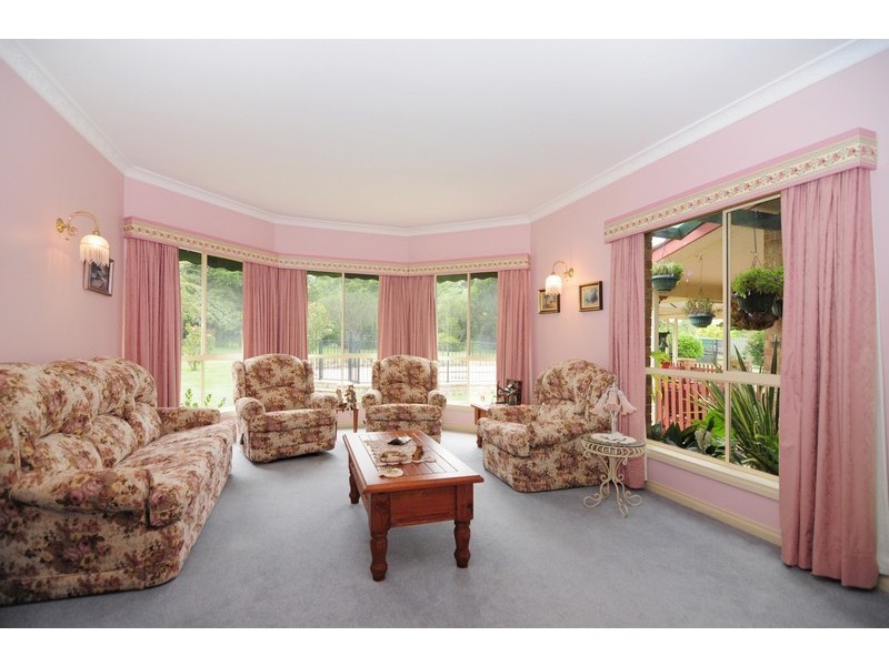 8 Tartarian Crescent, Bomaderry NSW 2541