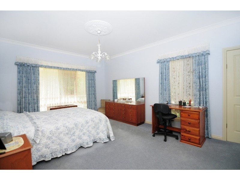 8 Tartarian Crescent, Bomaderry NSW 2541