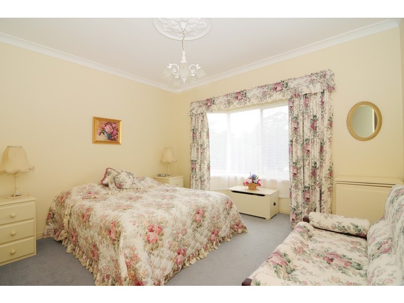 8 Tartarian Crescent, Bomaderry NSW 2541