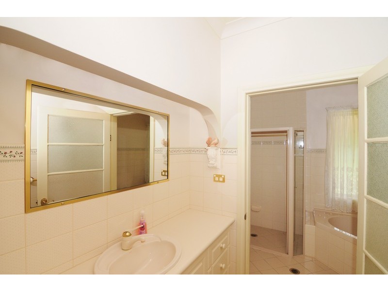 8 Tartarian Crescent, Bomaderry NSW 2541