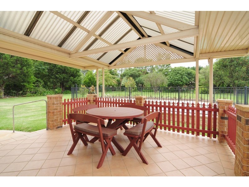 8 Tartarian Crescent, Bomaderry NSW 2541