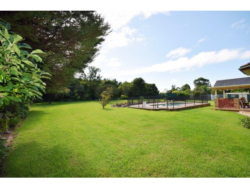 8 Tartarian Crescent, Bomaderry NSW 2541