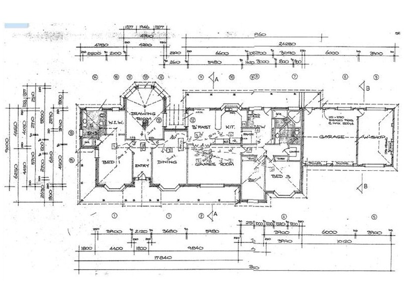 8 Tartarian Crescent, Bomaderry NSW 2541 Floorplan