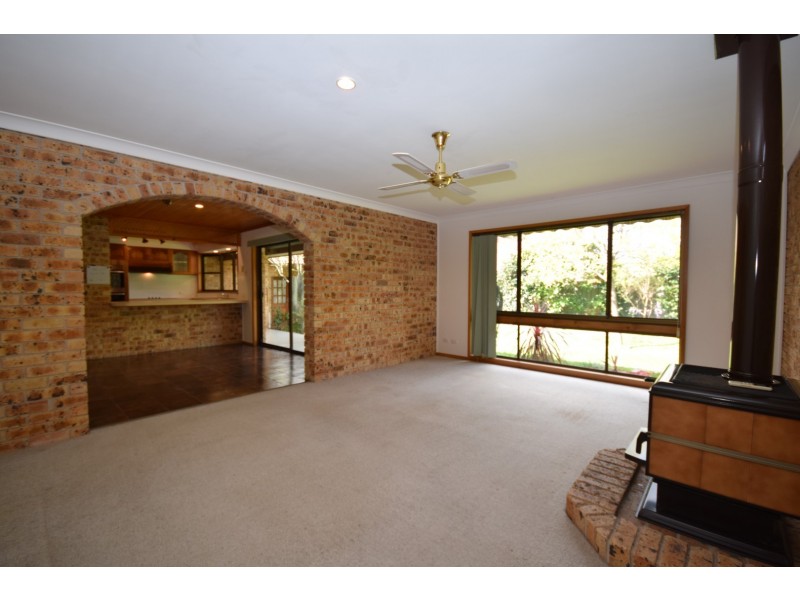 2 Chestnut Avenue, Bomaderry NSW 2541