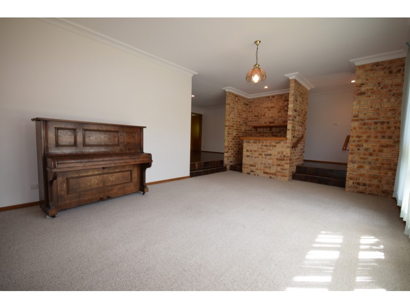 2 Chestnut Avenue, Bomaderry NSW 2541