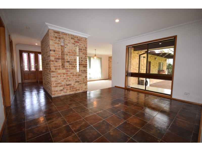 2 Chestnut Avenue, Bomaderry NSW 2541