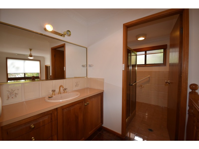 2 Chestnut Avenue, Bomaderry NSW 2541