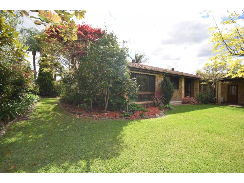 2 Chestnut Avenue, Bomaderry NSW 2541