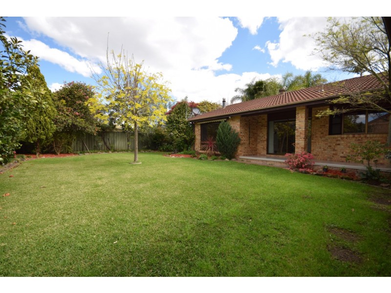2 Chestnut Avenue, Bomaderry NSW 2541