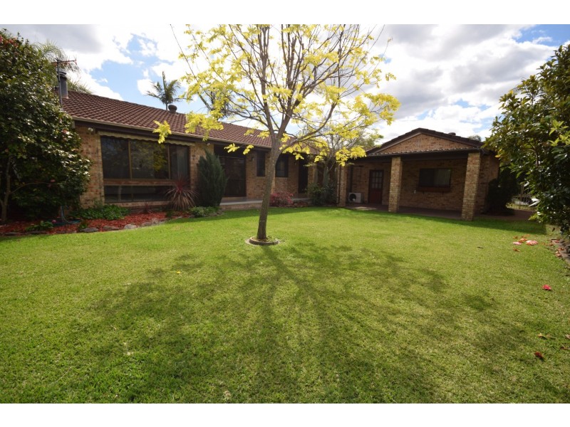 2 Chestnut Avenue, Bomaderry NSW 2541