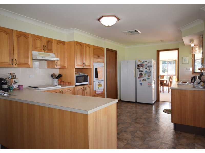 72A Edwards Avenue, Bomaderry NSW 2541