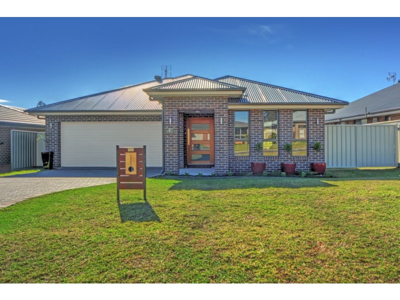 16 Denbigh Place, South Nowra NSW 2541