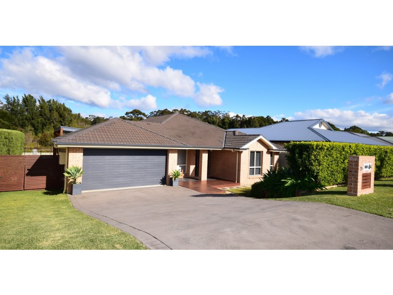 21 Emerald Drive, Meroo Meadow NSW 2540