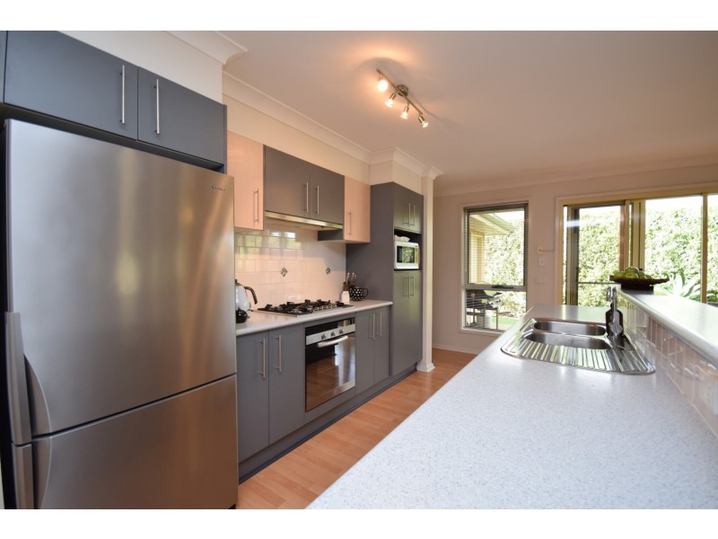 21 Emerald Drive, Meroo Meadow NSW 2540