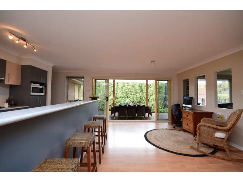 21 Emerald Drive, Meroo Meadow NSW 2540