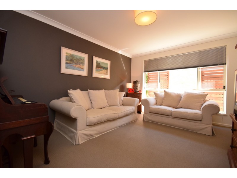 21 Emerald Drive, Meroo Meadow NSW 2540