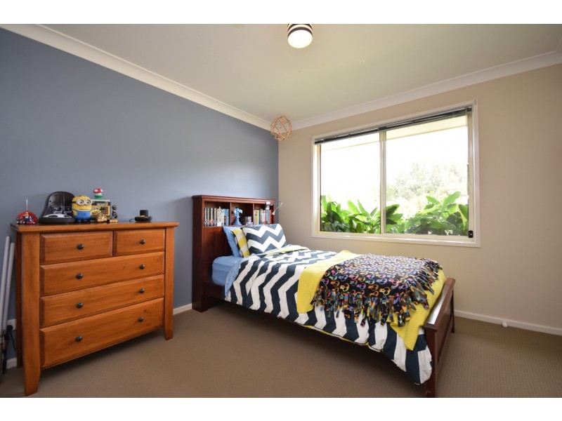 21 Emerald Drive, Meroo Meadow NSW 2540