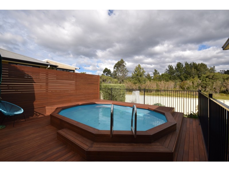 21 Emerald Drive, Meroo Meadow NSW 2540