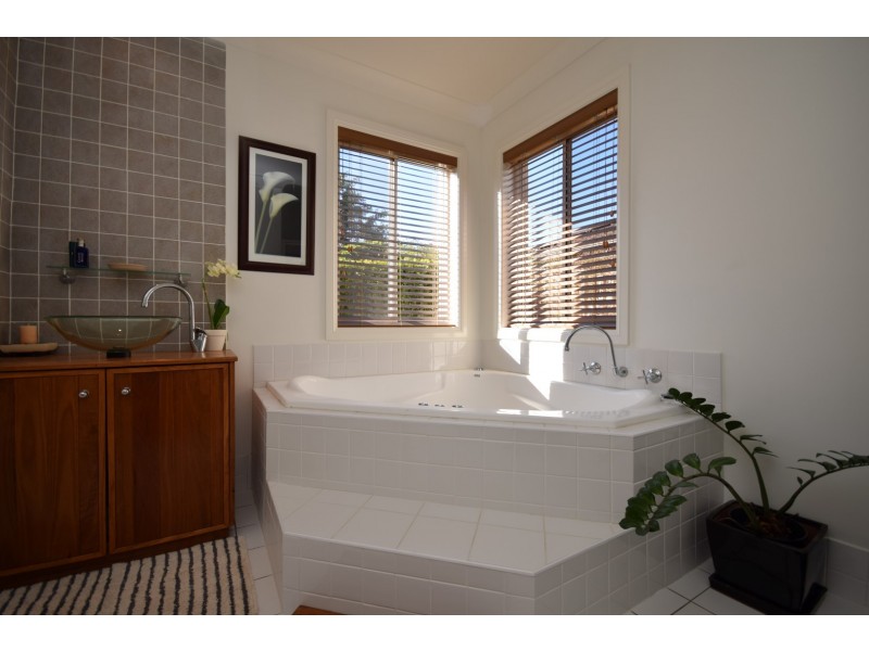 6 The Vale, Cambewarra NSW 2540