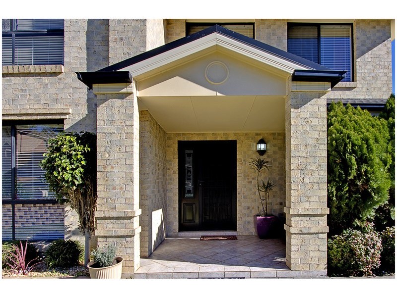 8 Paramount Cres, Kellyville NSW 2155