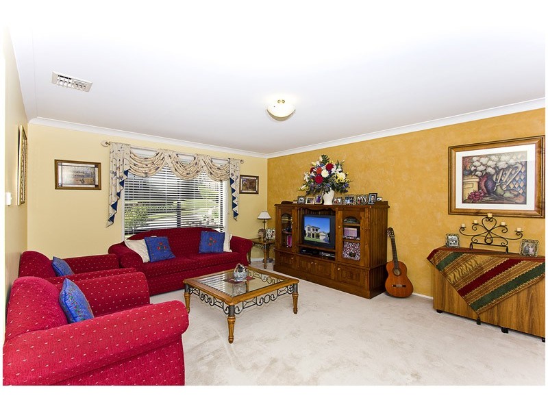 8 Paramount Cres, Kellyville NSW 2155
